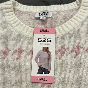 525 America Women's white  Sweater w/ Pink and Gray pattern. NWT size S